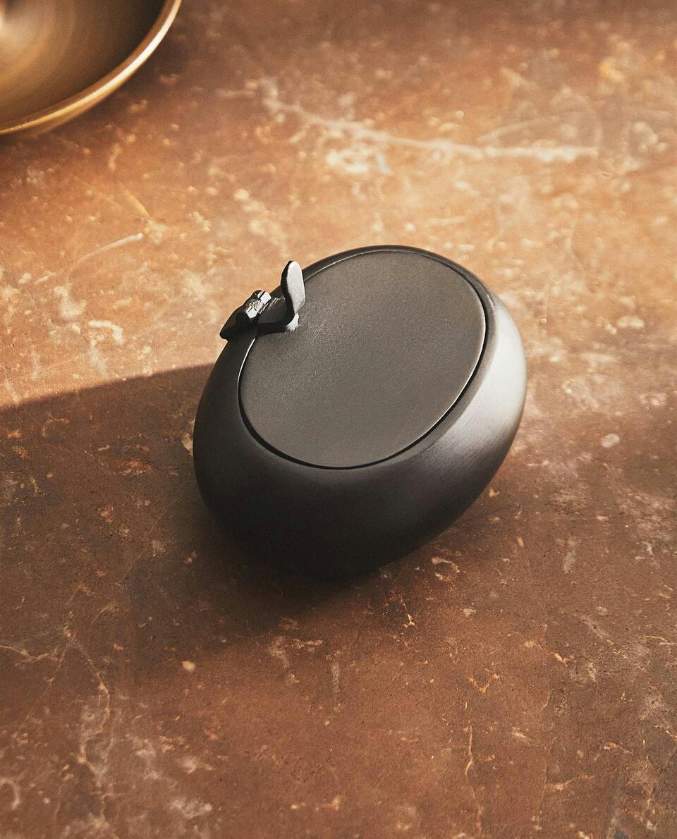 ASHTRAY WITH LID