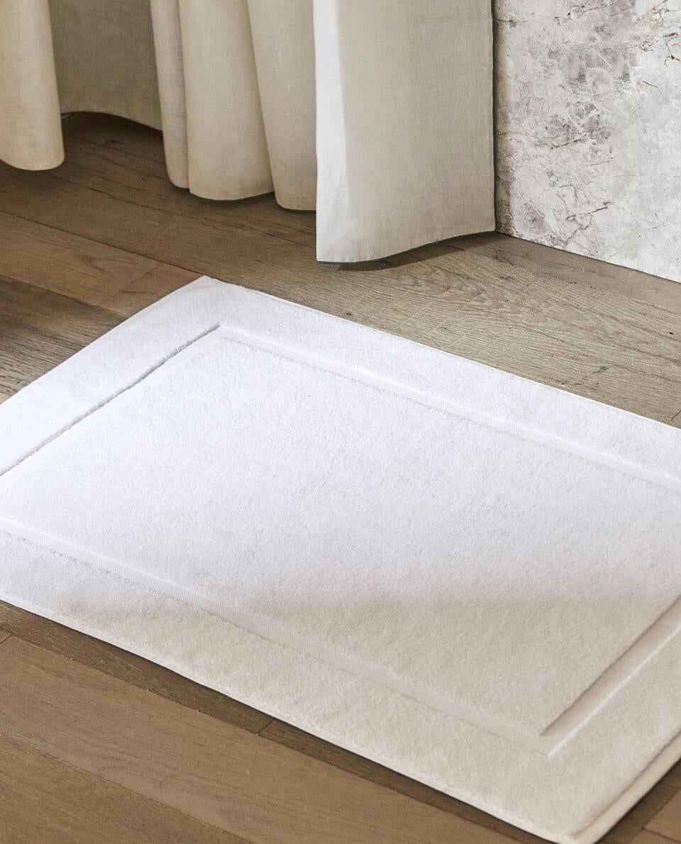 EXTRA-SOFT BATH MAT