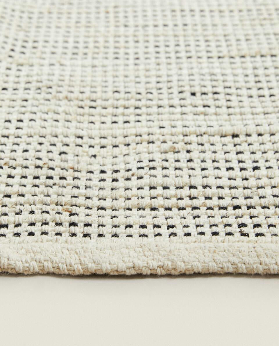 FLECKED RUG
